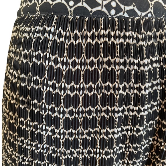 Lord & Taylor pleated black & brown print business casual lined skirt size 2 - Picture 9 of 11